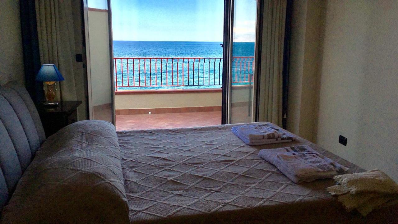 B&B La Sirena Santa Teresa Di Riva Eksteriør bilde